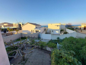 Appartement T2 à 150 m de la plage avec terrasse et parking privé - FR-1-423-245